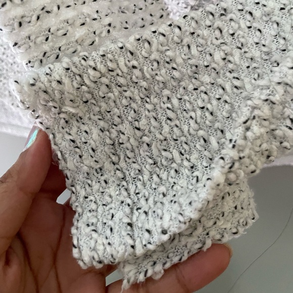 H&M // Black & White Textured Sweater - Picture 3 of 3